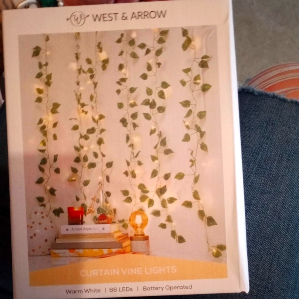 West& arrow vine curtain lights
